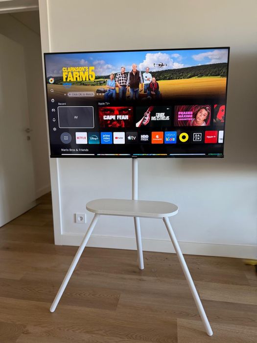Tv hisense + suporte tripé