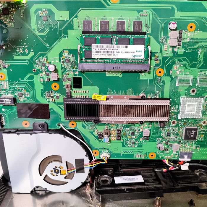 Великий ноутбук ASUS X751N (Під ремонт)