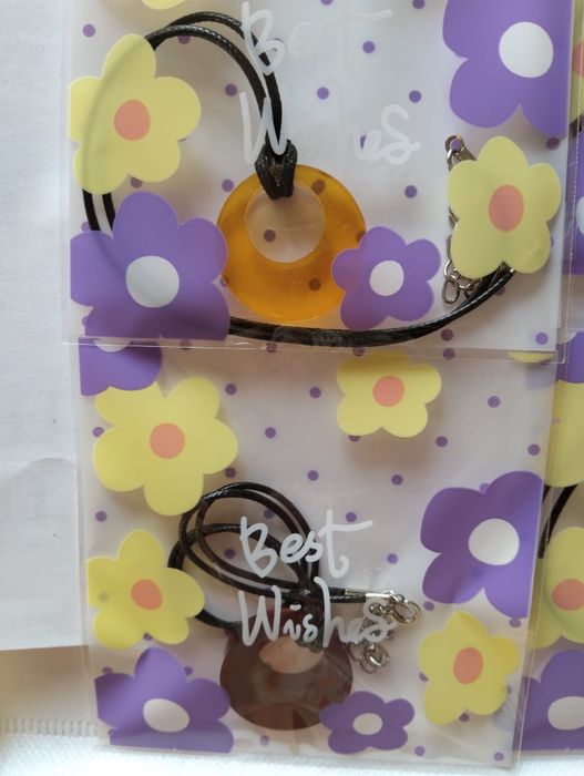 Colares muito bonitos e de muitas cores diferentes