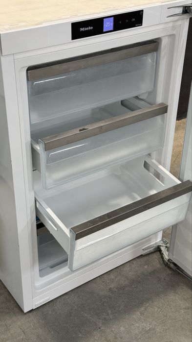 Вбудована марозильна шафа FNS7140. 2024 рік