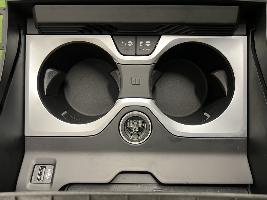Подстаканники з подогревом и охлаждением BMW G05 G06 G07 РАЗБОРКА