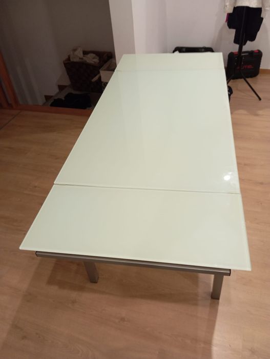 Mesa extensível e cadeiras