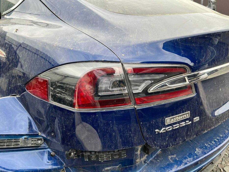 Крило крила Тесла Модел С Tesla Model S 2018-
