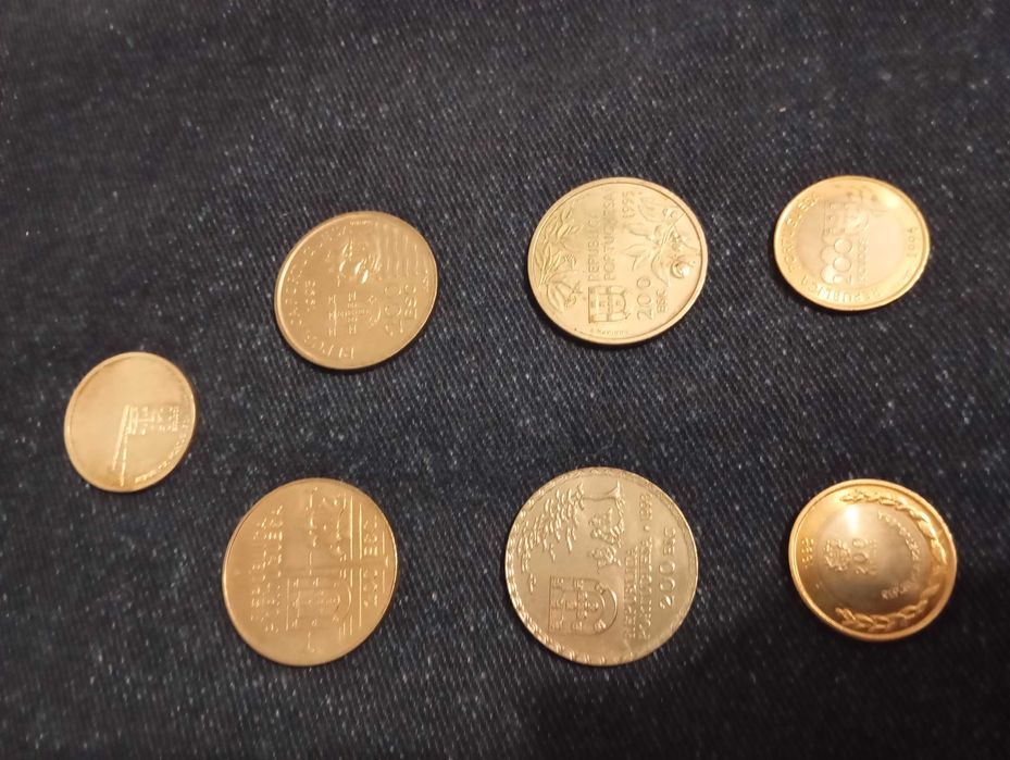 Coleccao de moedas comemorativas de 200 e 500 escudos