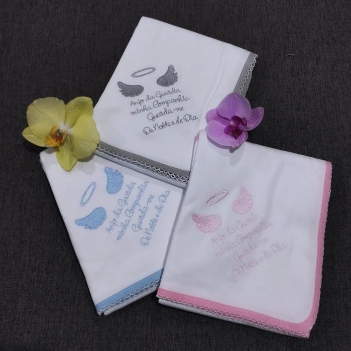 Babetes, fraldas e toalhas de banho