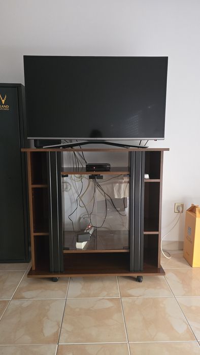 Móvel tv vintaged com rodas