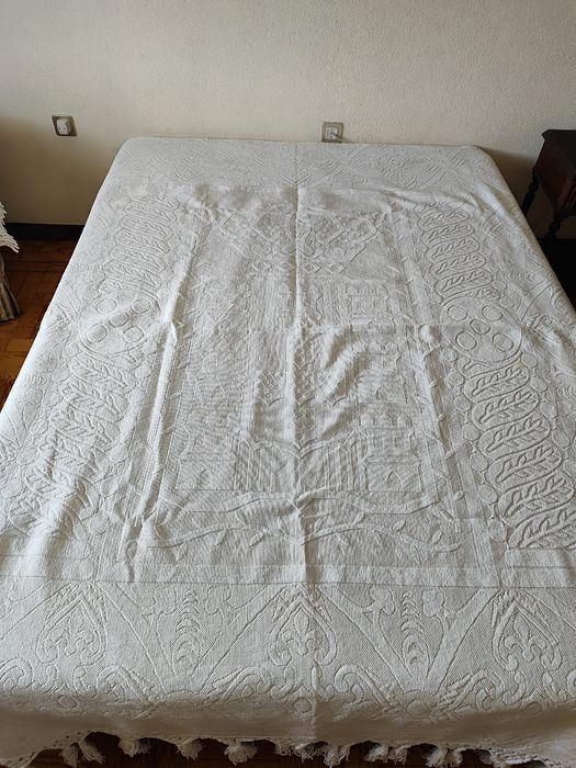 Colcha branca antiga