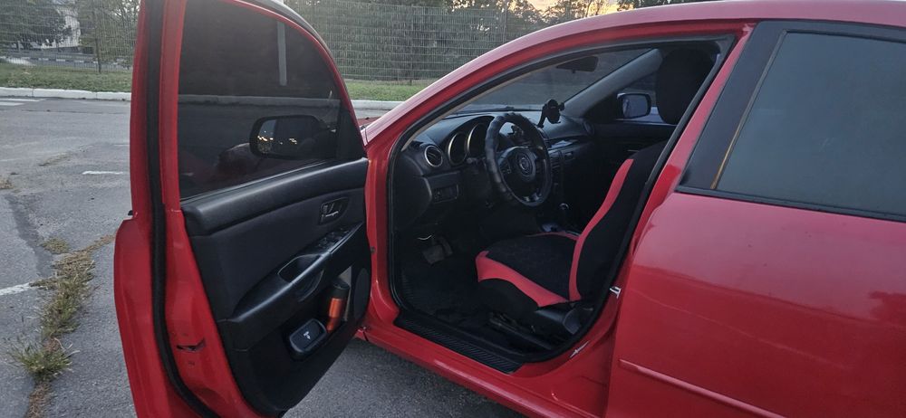 Мазда 3 2005 рік