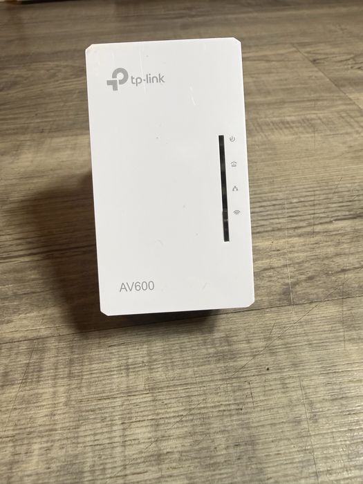 Transmiter sieciowy PLC TP-Link TL-WPA4220 AV600 Wi-Fi Extender