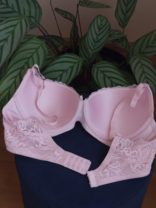 Бюстгалтер (пуш-ап) кольору квітів сакури з ніжним мереживом