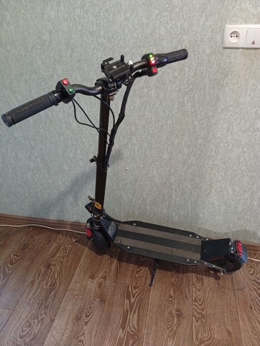 Продам самокат Like.Bike S8
