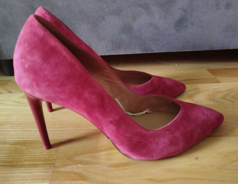 Piękne szpilki w kolorze fuksji Tamaris rozm.39- stan idealny