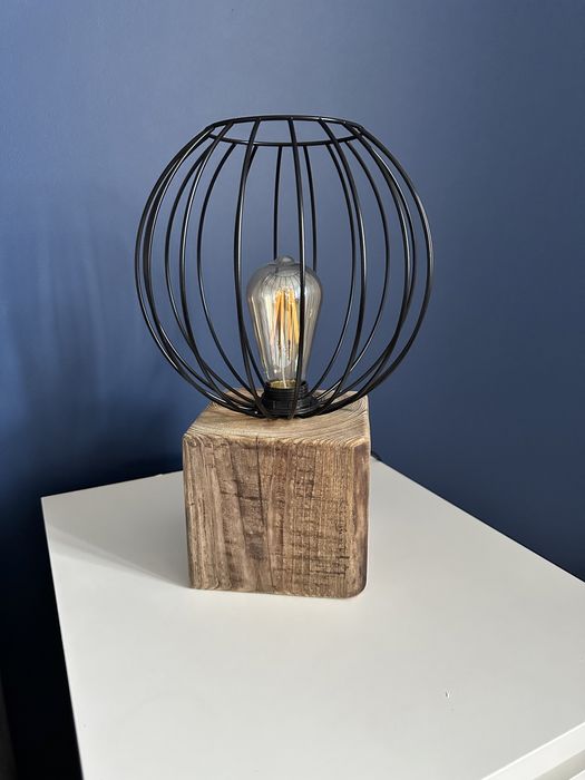 Loftowa lampa nocna z drucianym kloszem