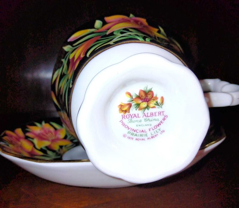 Conjunto Royal Albert - Coleção Flores Provinciais - Lírios do campo