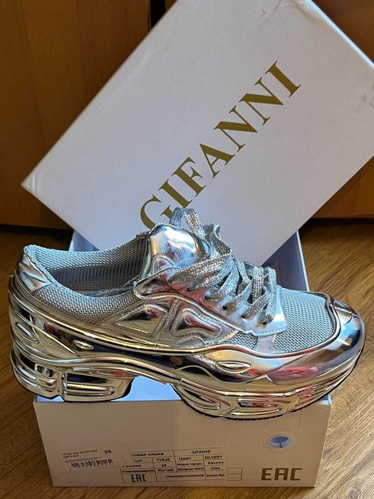 Кожаные женские кроссовки Маломерки на 37/37,5 GIFANNI