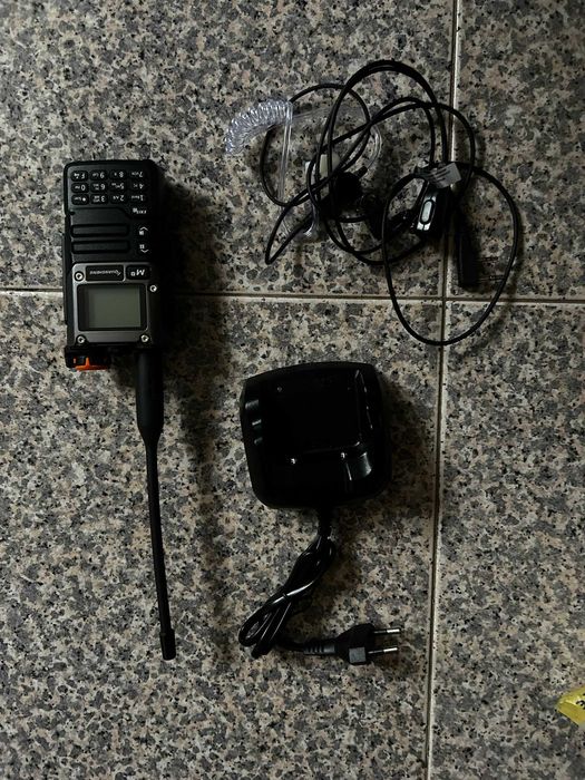 Arma airsoft Lancer Tactical LT12 e material