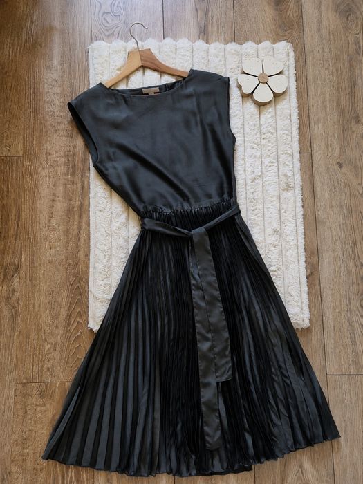 Czarna elegancka sukienka plisowana midi H&M  Rozmiar 36 S