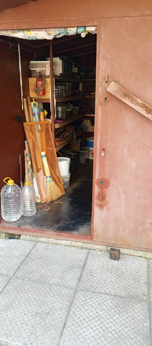 Цільно металевий сарай