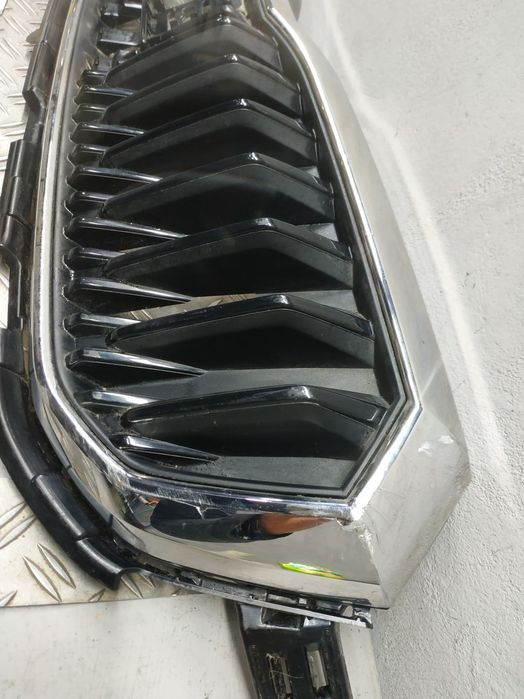 VAG Scala 18- решітка радіатора з хромом RC1275 657853653