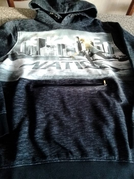 Camisola de capucho