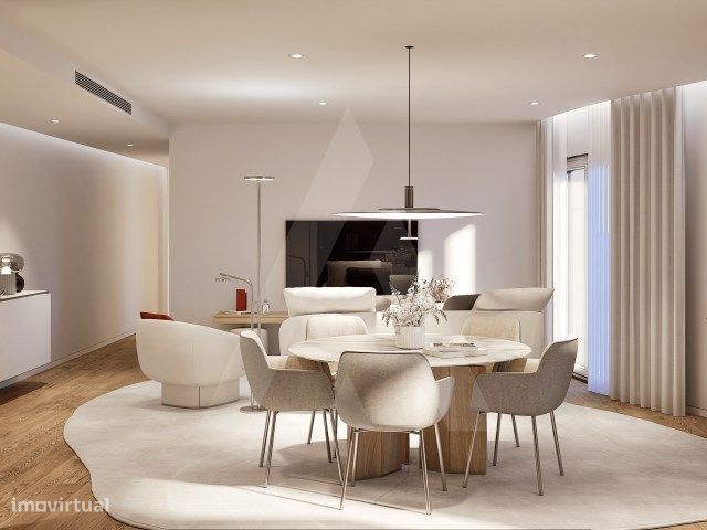 Apartamento T2 com varanda e l. estacionamento em Coimbra