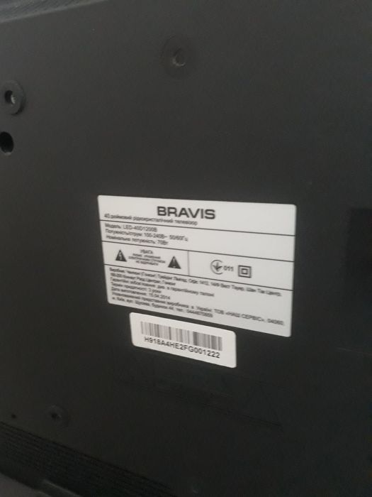 Bravis LED-40D1200B Телевізор