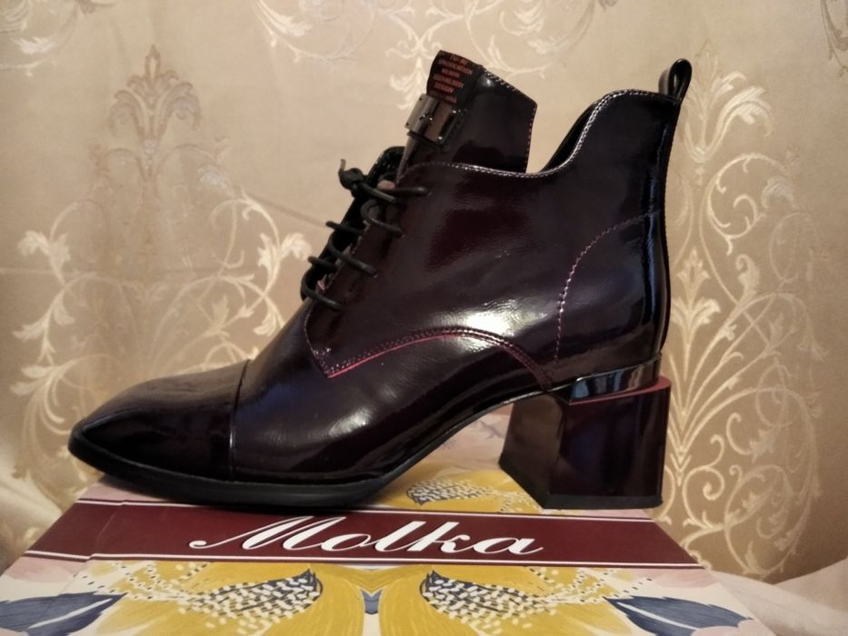 Ботильоны лак кожа р-р 39,деми, цвет "темная вишня".