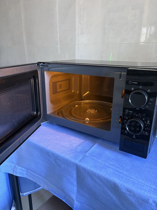 Micro-ondas FLAMA 20L