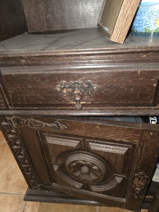 Movel antigo, madeira maciça