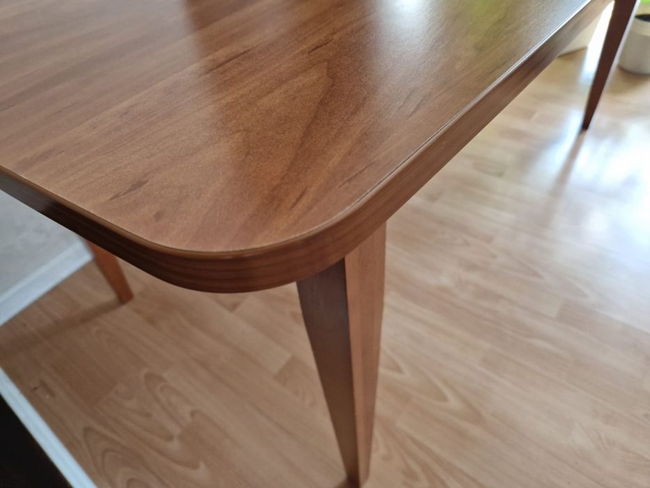 Stół do jadalni salonu rozkładany