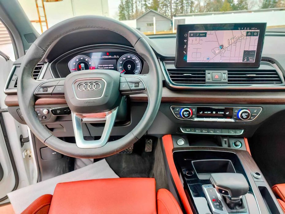 Audi Q5      2021