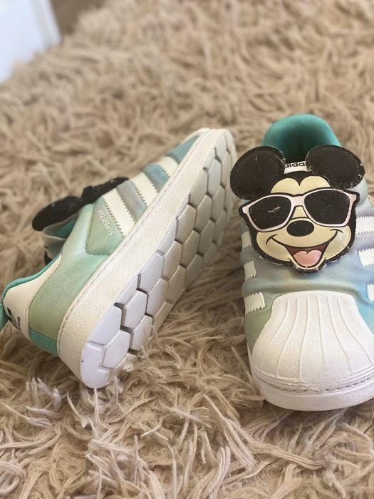 Взуття для дівчинки