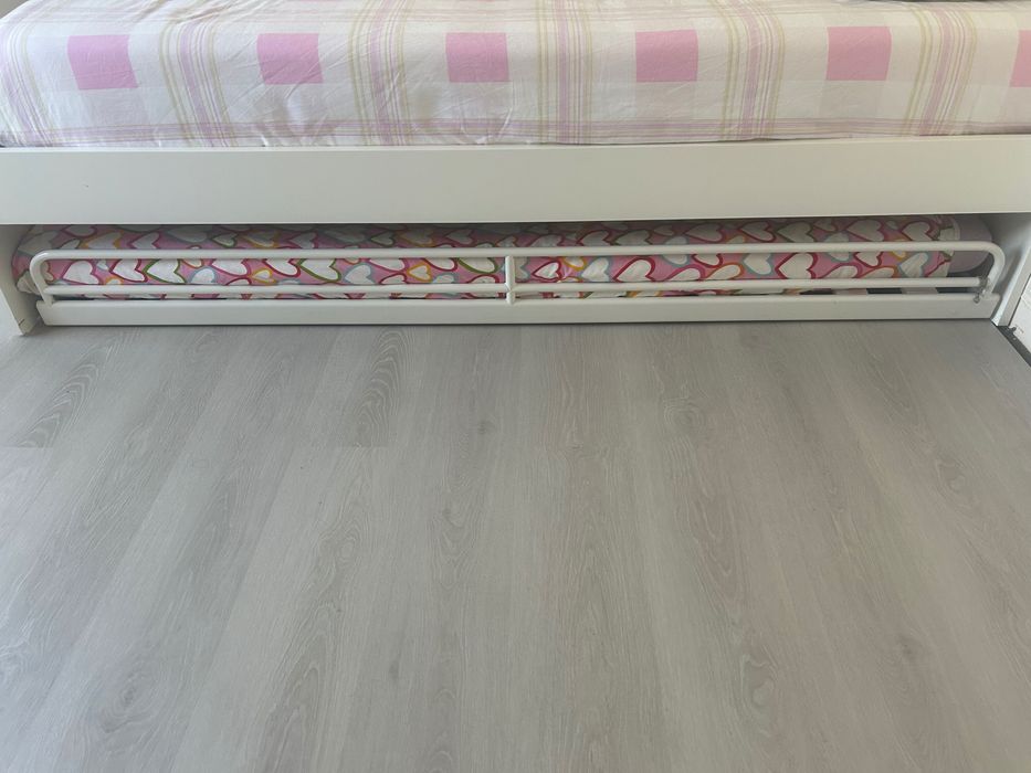 Gaveta com colchão como novos