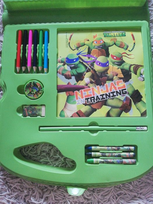 Estojo multimateriais Tutles novo