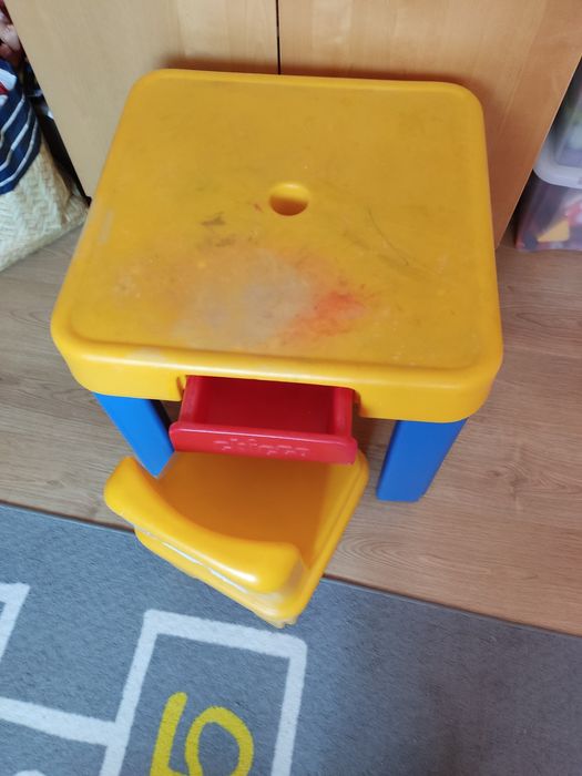 Mesa de criança da Chicco com cadeira