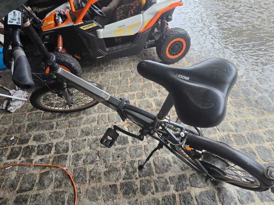 Bicicletas elétrica e comum