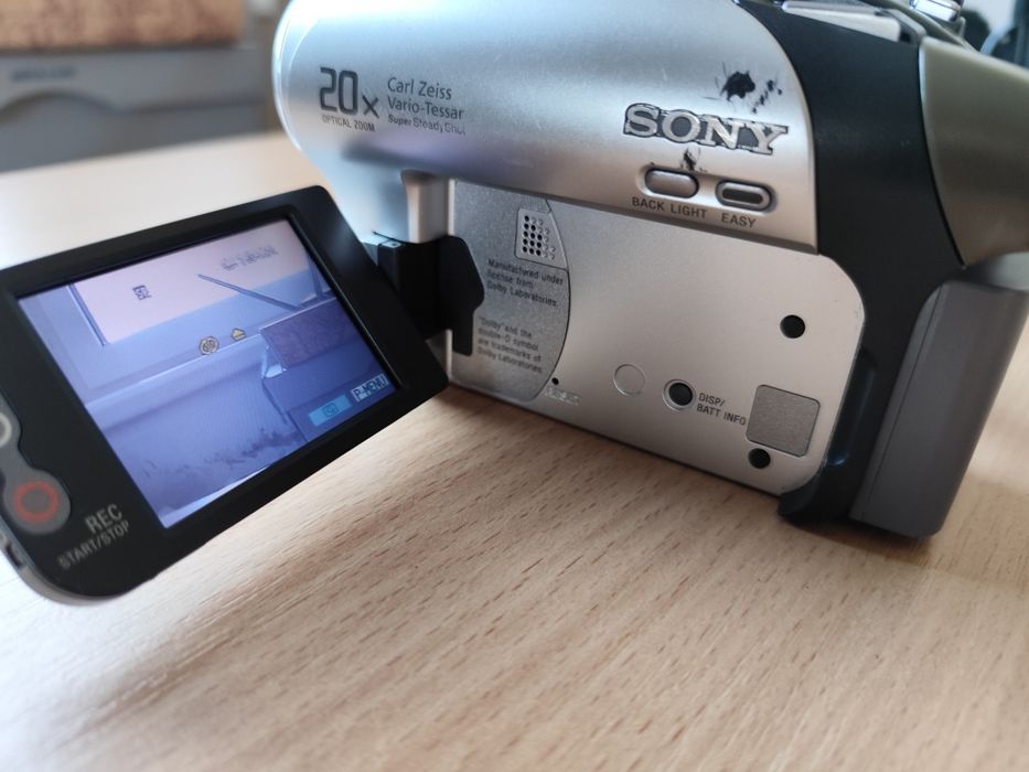 Sony DCR-DVD92E / Zoom 800x / Carl Zeiss оптика