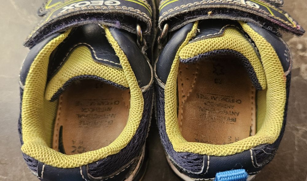 Geox buciki 23 świeci