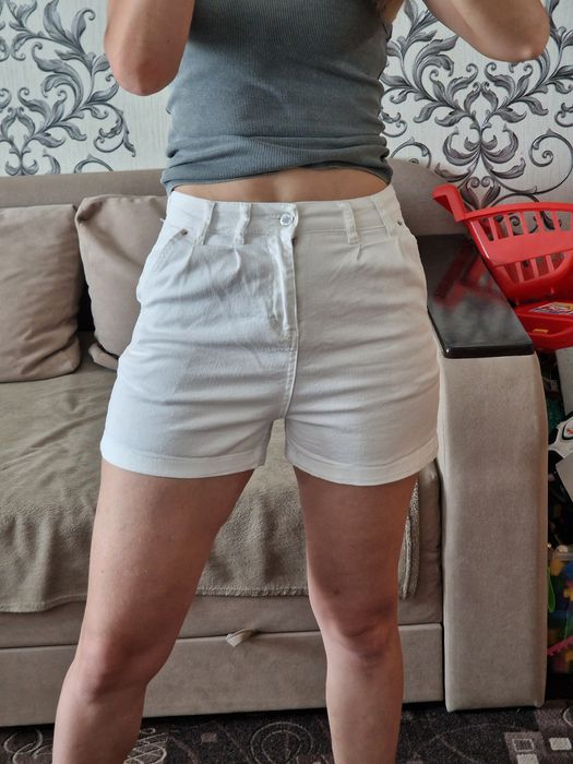 Білі джинсові шорти xs-s