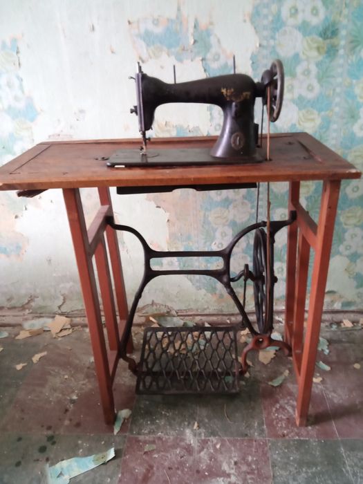 швейная машинка с ножным приводом