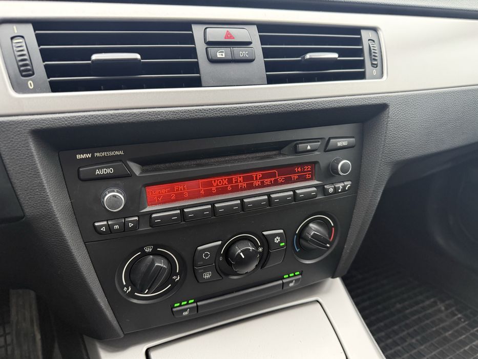 BMW E90 318i NISKI PRZEBIEG! Serwisowana!