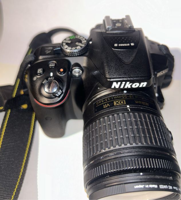 Câmera DSLR NIKON D5300 com lente 18-55 mm (com mau estado e microfone RODE)64284353825793123
