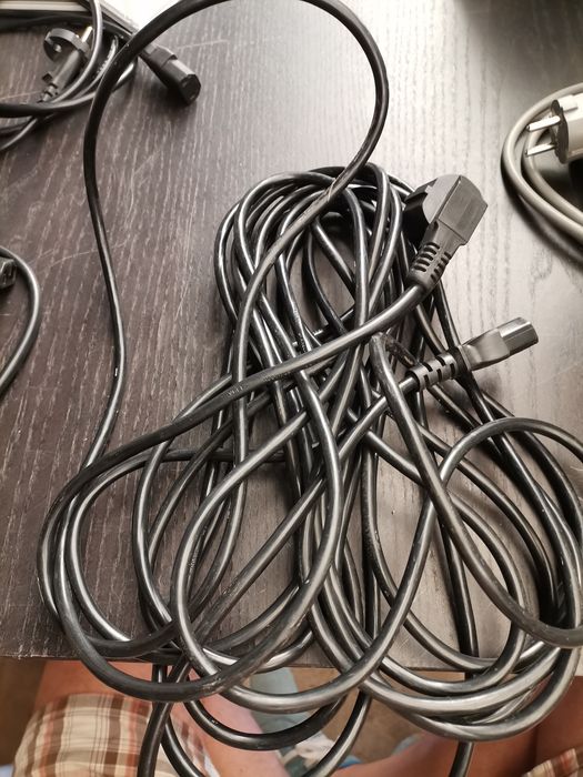 Cabos eléctricos para equipamentos de som.