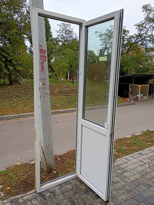 Двери.Двері ПВХ (238х73см) металопластиковое.