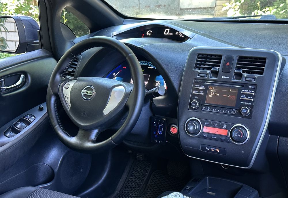 Nissan Leaf продається електромобіль Нісан Ліф в дуже хорошому стані, чистий , доглянутий , без технічних вкладень