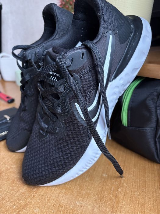 Кросівки nike жіночі 39 р