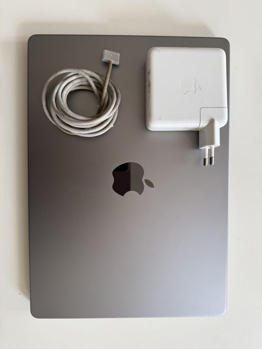 MacBook Pro 14” M1 Pro – 16GB RAM – 512GB SSD
