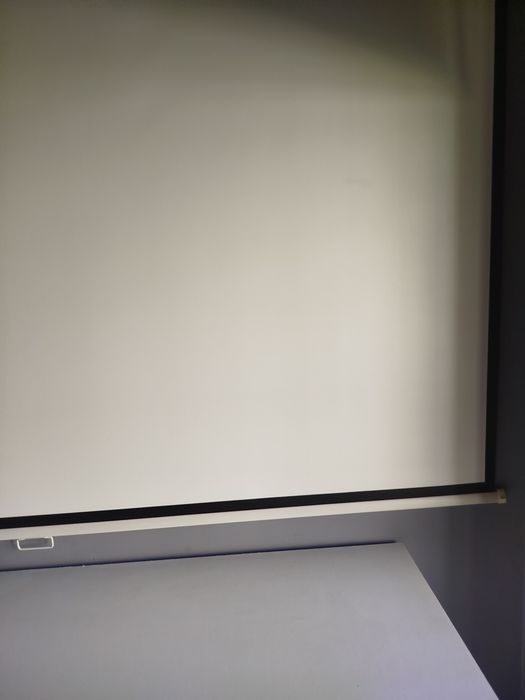 Tela de projeção manual grande,com 1.98 m de largura