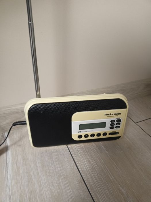 Цифрове радіо TechniSat Digitradio 200