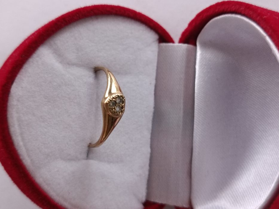 Złoty pierścionek serduszko